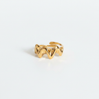 Bague dorée vagues fond blanc