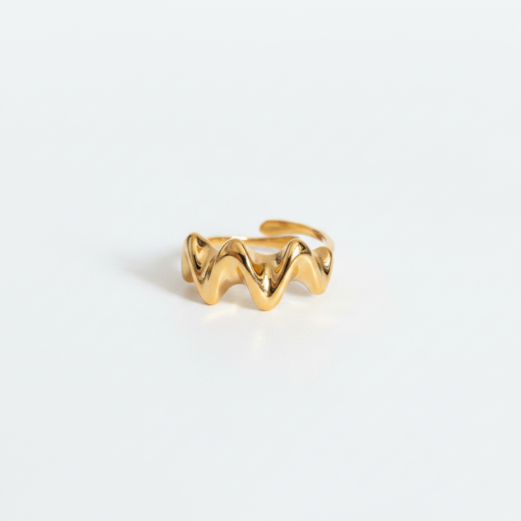 Bague dorée vagues fond blanc