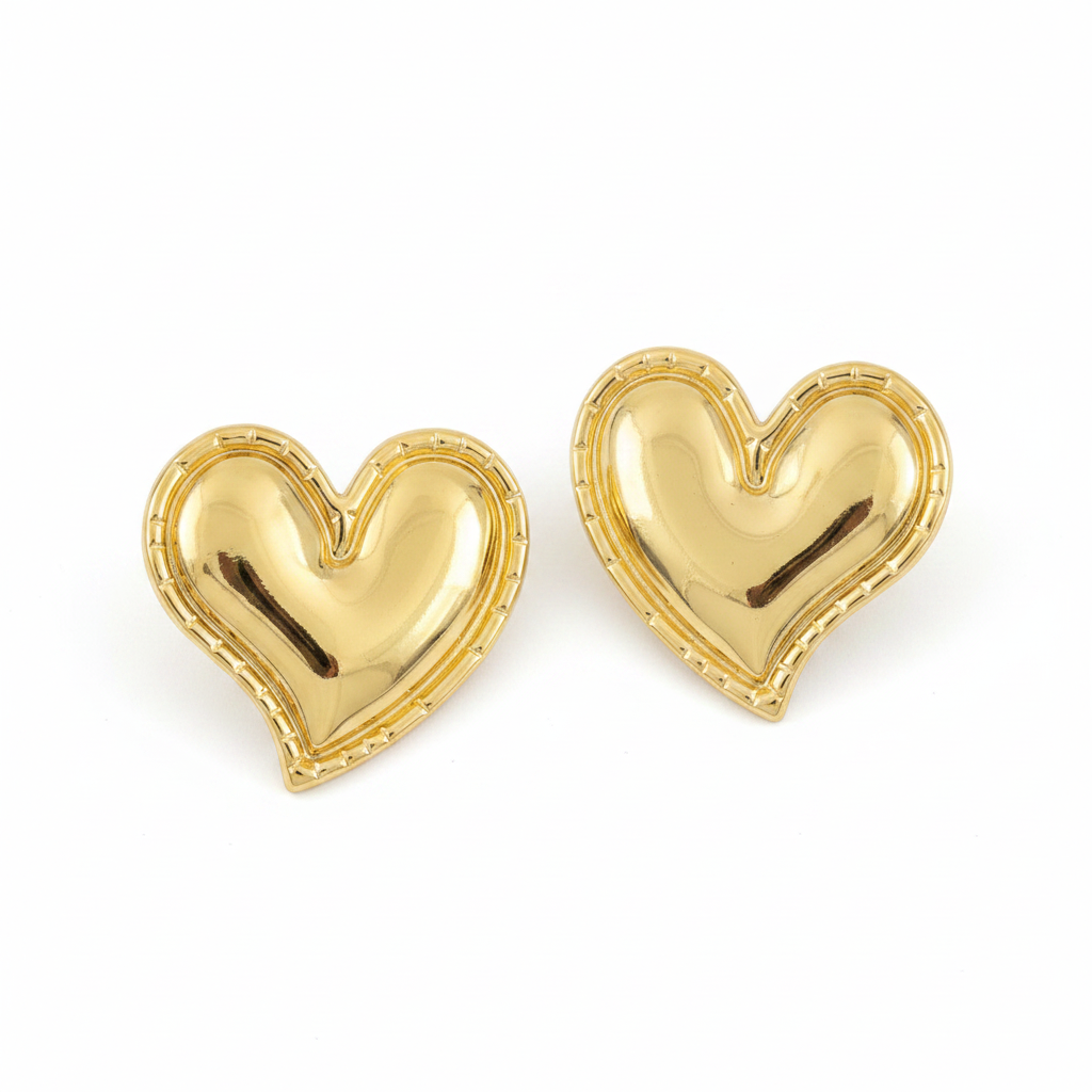 Boucles d'oreilles cœur doré fond blanc