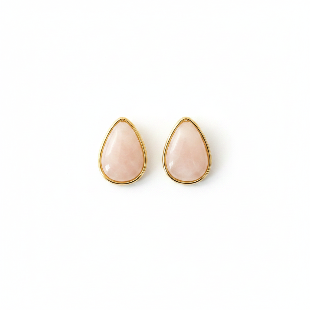Boucles d'oreilles goutte pierre rose dorée fond blanc
