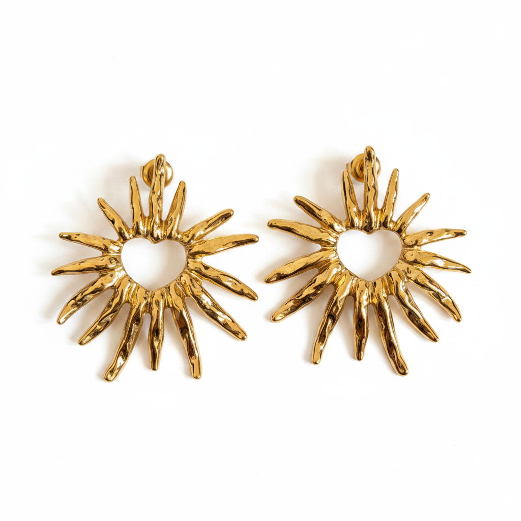 Boucles d'oreilles soleil doré fond blanc