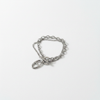 Bracelet sur fond blanc