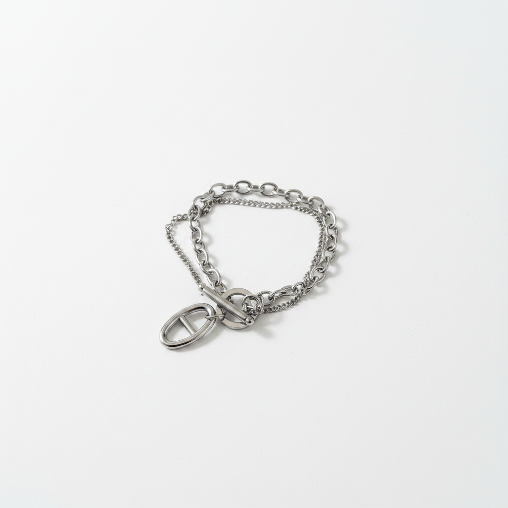 Bracelet sur fond blanc