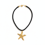 Collier corde noire étoile de mer fond blanc